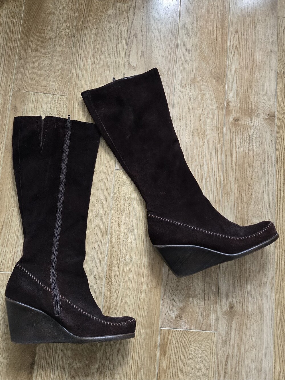 SUEDE Calf-Friendly Aerosoles "Gather Round" Wedge Heel & Zippered Boot. 9.5